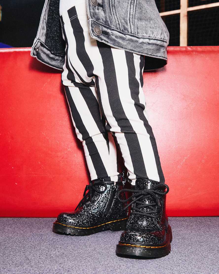Černé dětské třpytivé kotníkové boty dr. martens 1460