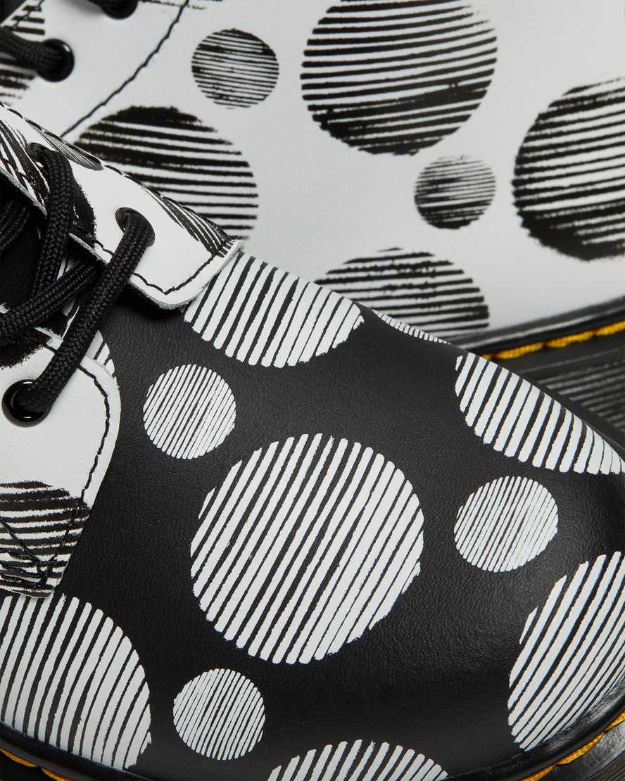 Černé dětské šněrovací boty dr. martens 1460 s puntíky
