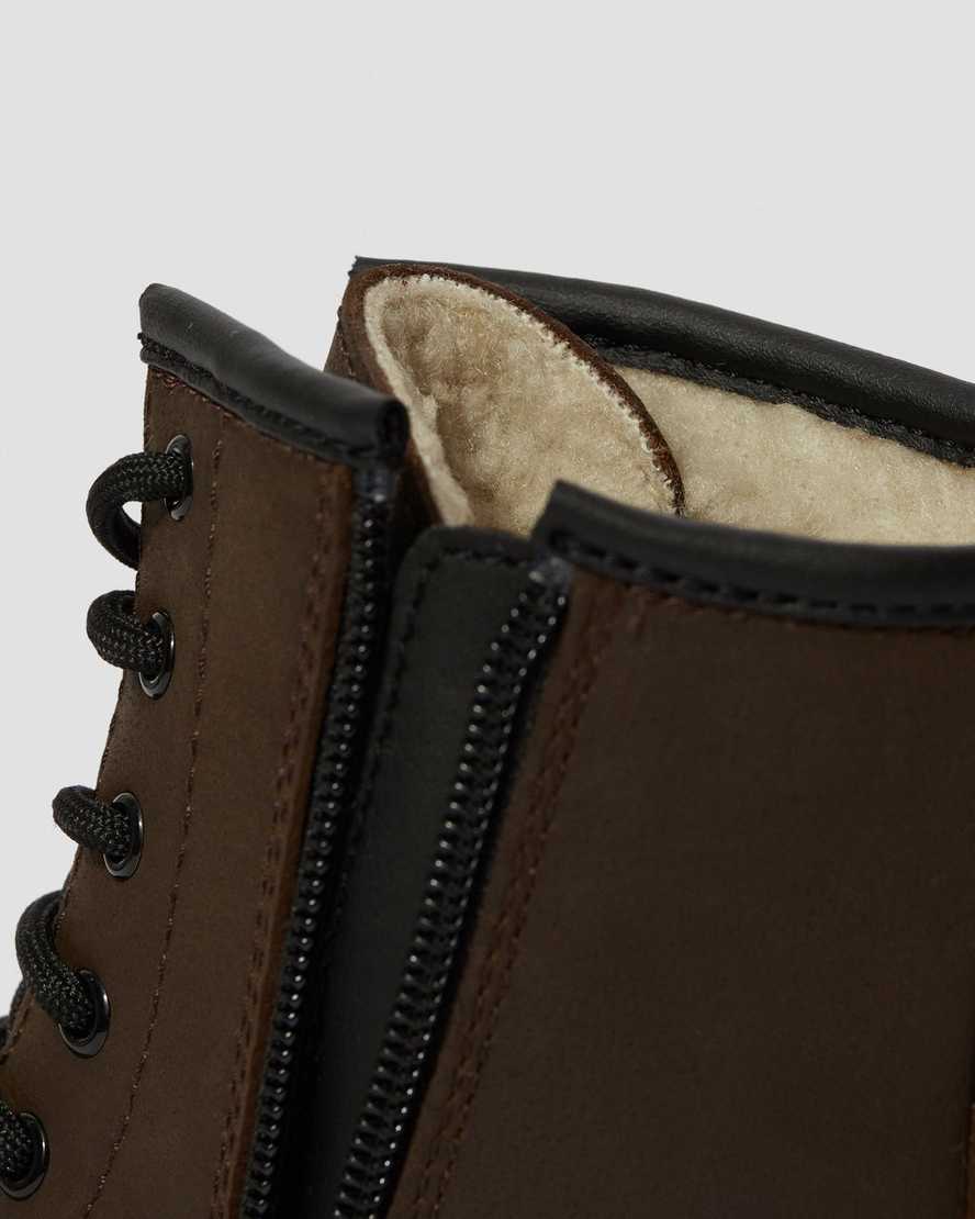 tmavě hnědé dětské šněrovací boty dr. martens 1460 s podšívkou z umělé kožešiny
