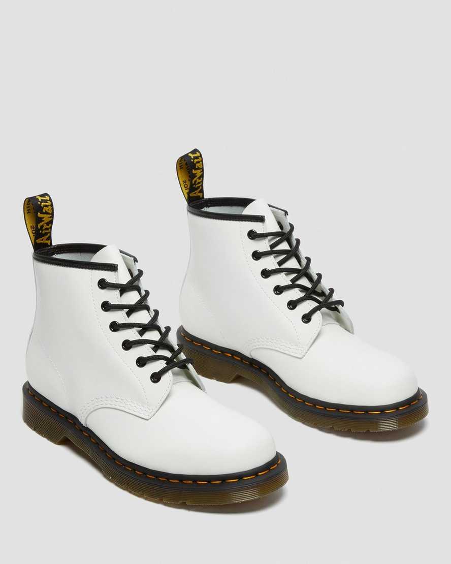 bílé pánské kotníkové boty dr. martens 101 yellow stitch smooth