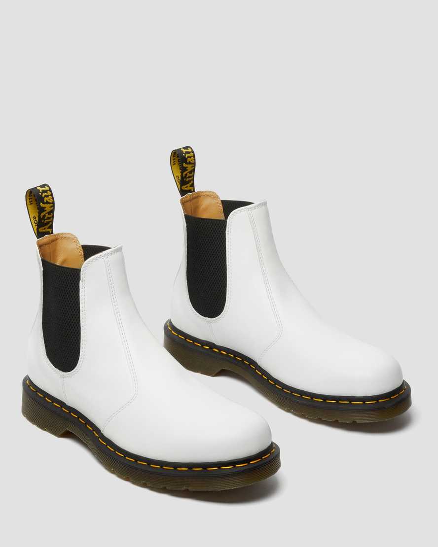 bílé pánské boty dr. martens 2976 yellow stitch smooth chelsea