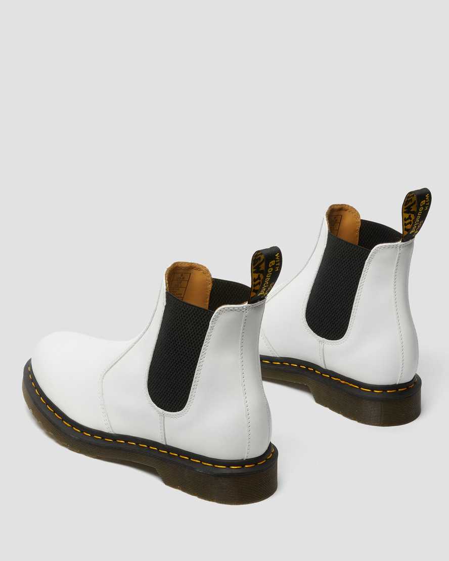 bílé pánské boty dr. martens 2976 yellow stitch smooth chelsea