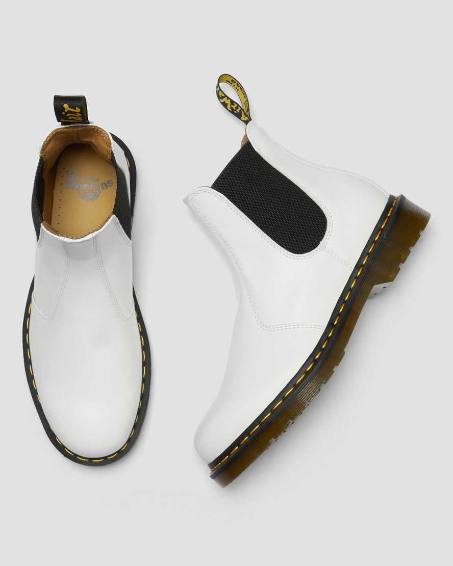 bílé pánské boty dr. martens 2976 yellow stitch smooth chelsea