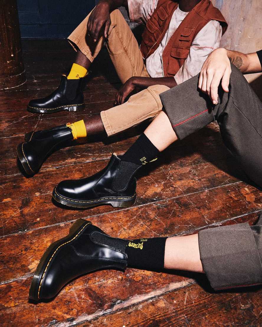 Černé pánské boty dr. martens 2976 yellow stitch smooth chelsea