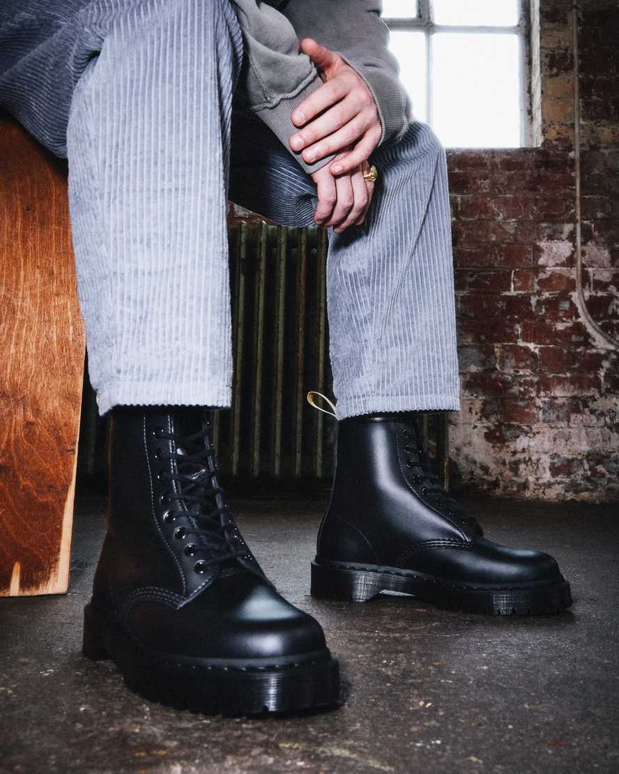Černé pánské šněrovací boty dr. martens 1460 bex mono