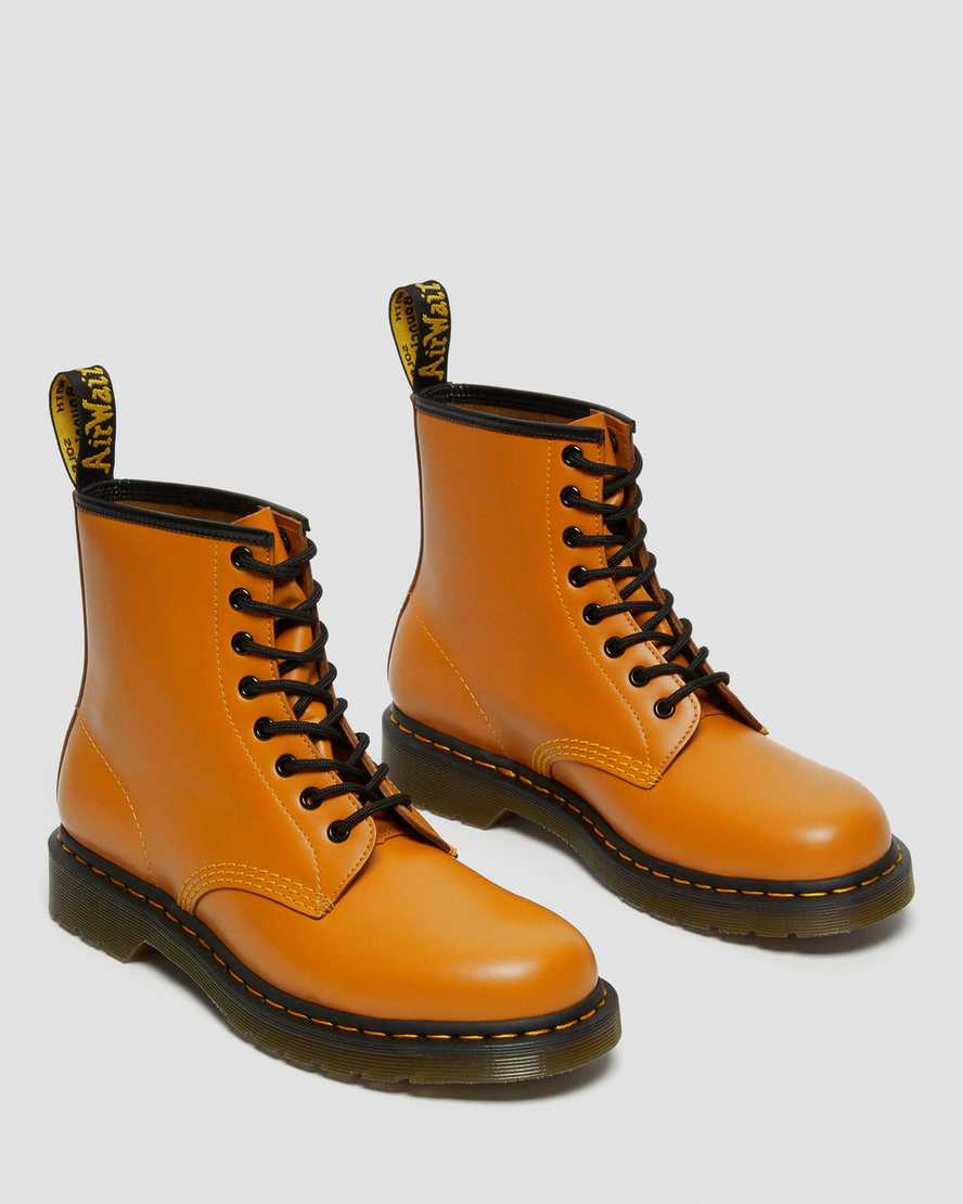 oranžové pánské šněrovací boty dr. martens 1460 smooth