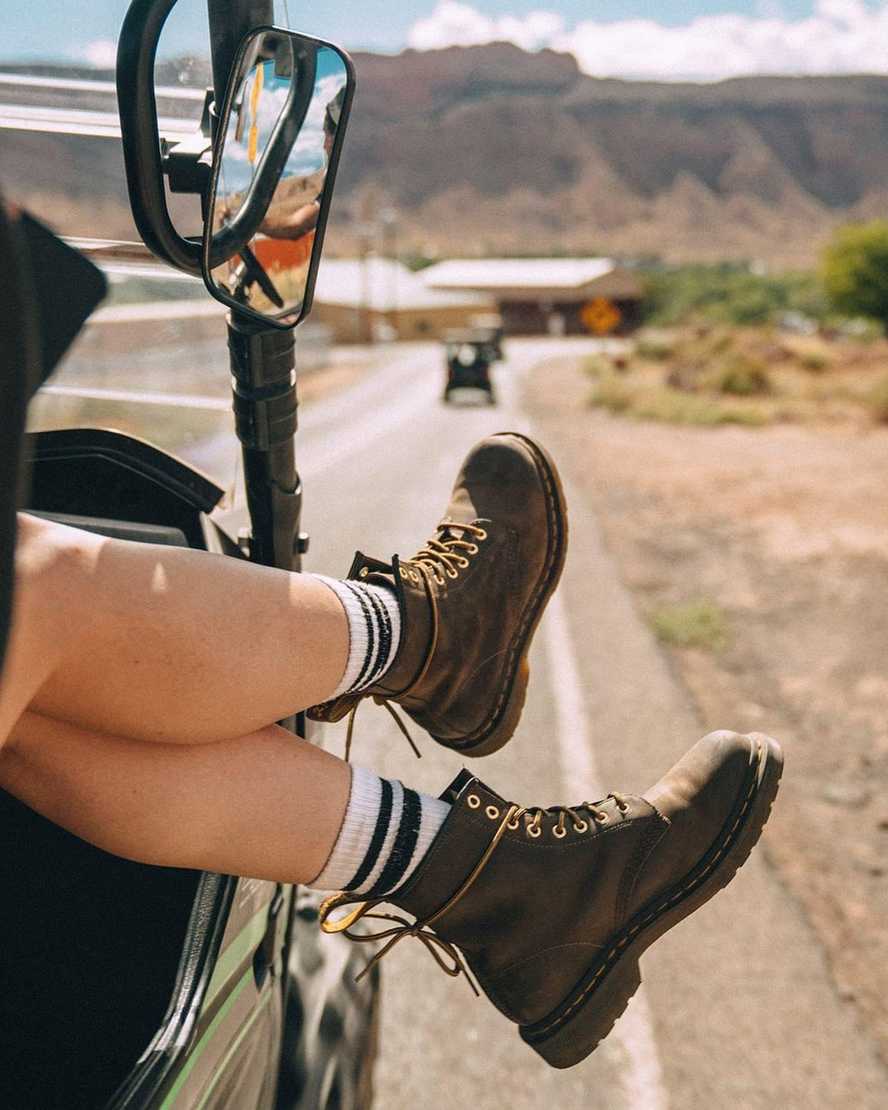 hnědé pánské šněrovací boty dr. martens 1460 crazy horse