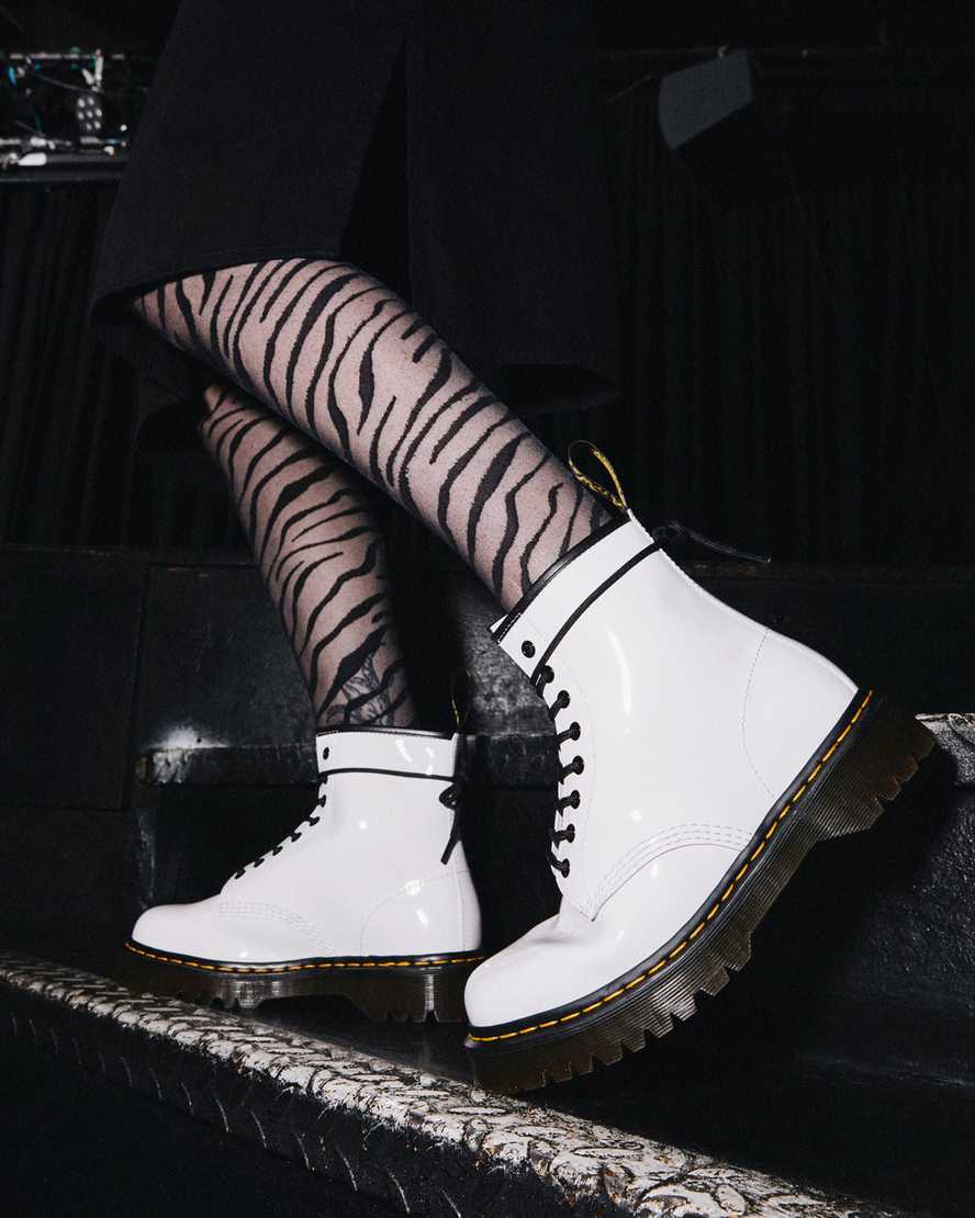 bílé pánské šněrovací boty dr. martens 1460 bex patent
