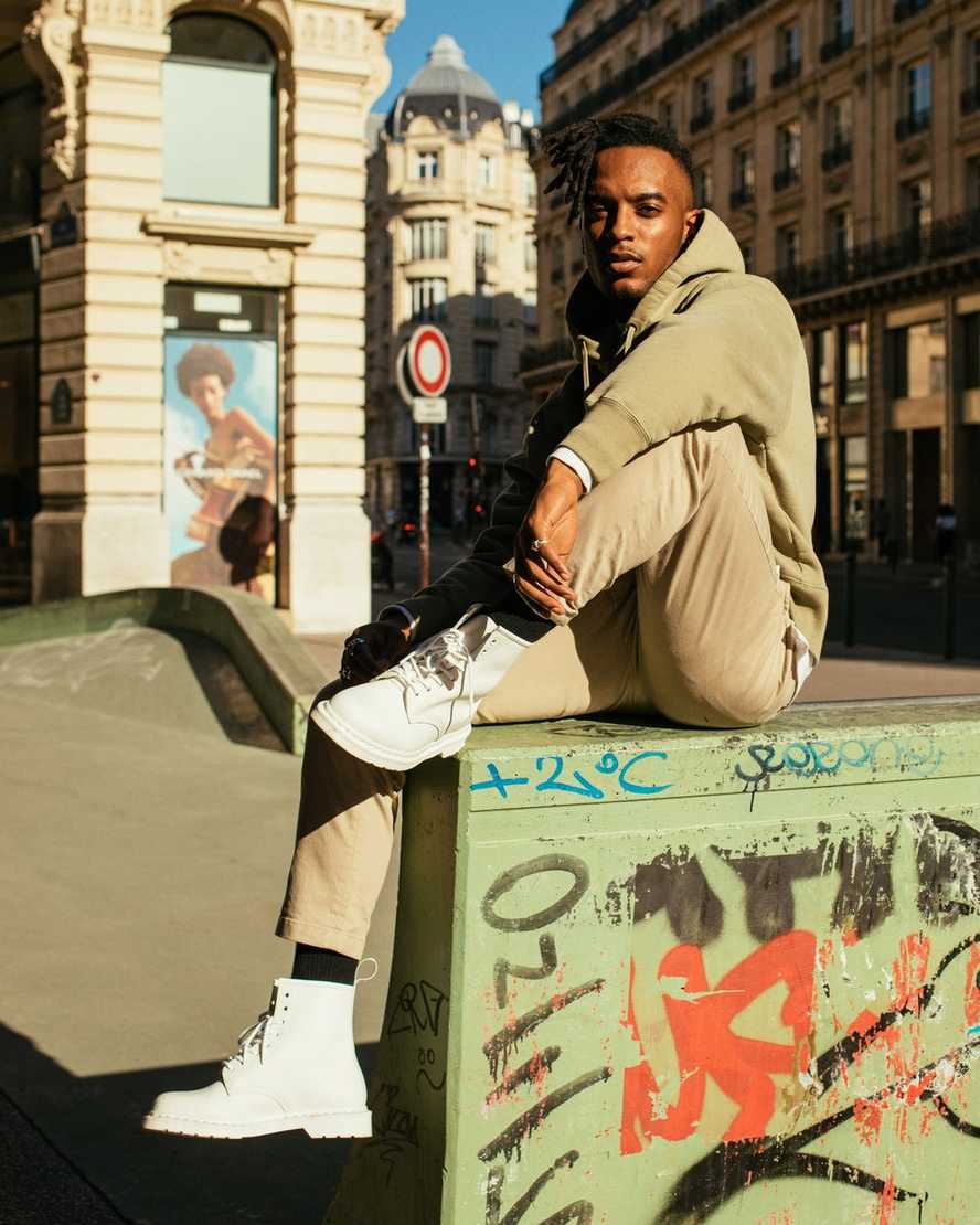 bílé pánské šněrovací boty dr. martens 1460 mono smooth