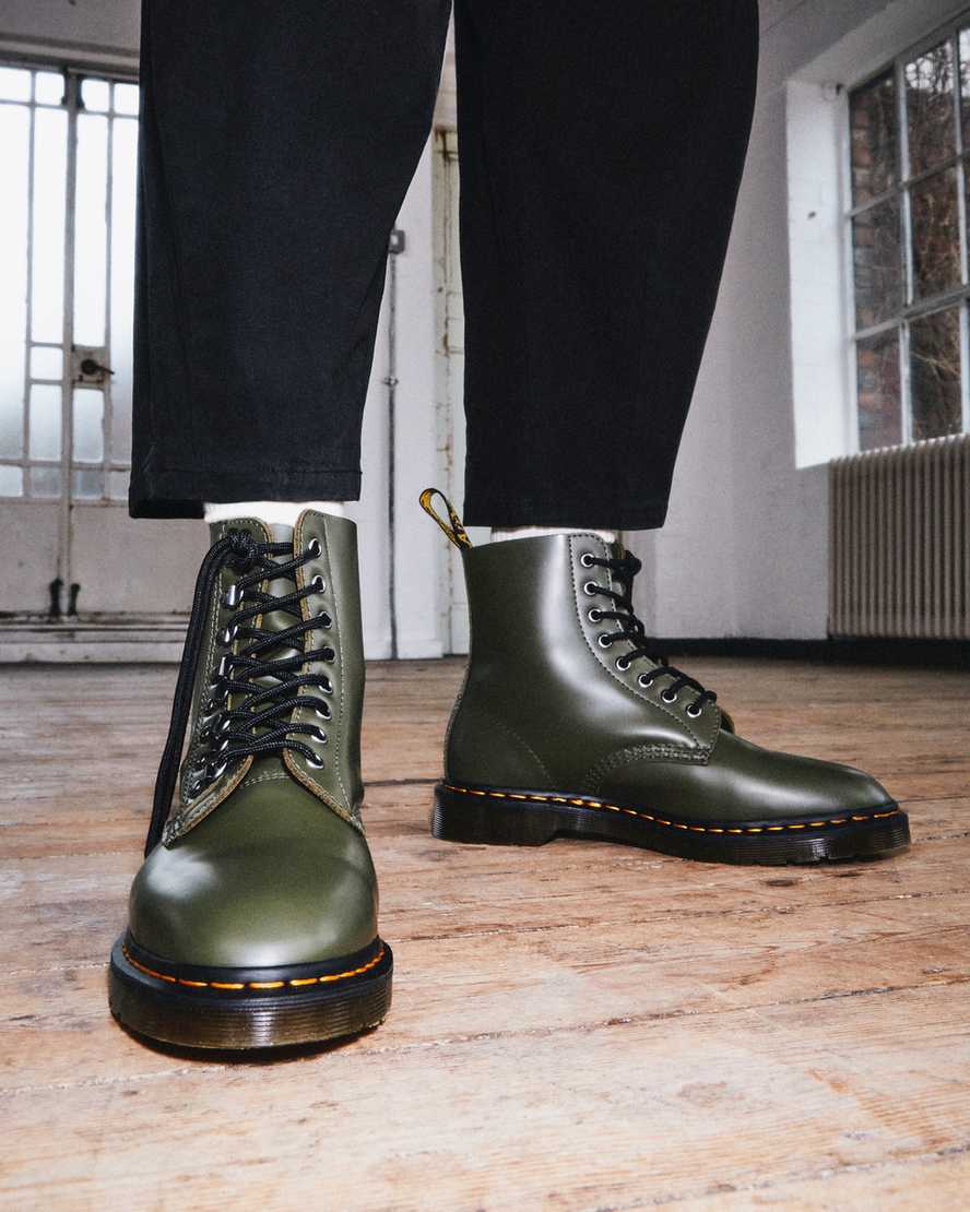 pánské šněrovací boty dr. martens 1460 pascal verso smooth v zelené barvě