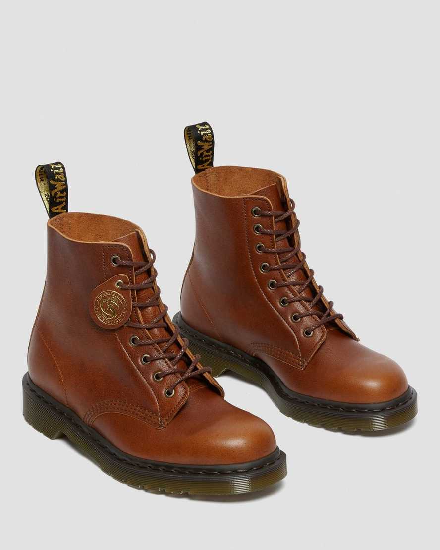 hnědé pánské šněrovací boty dr. martens 1460 pascal