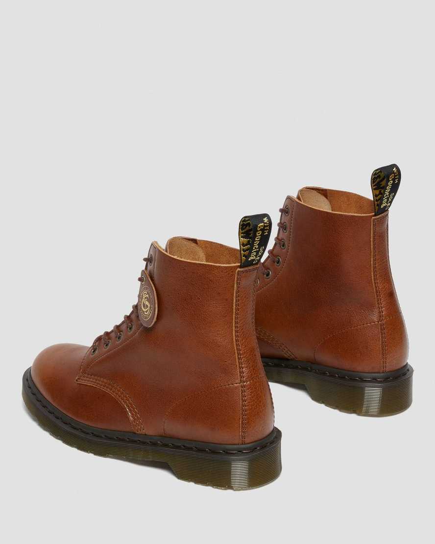 hnědé pánské šněrovací boty dr. martens 1460 pascal