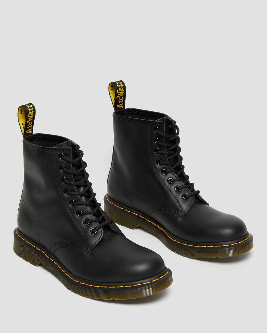 Černé pánské šněrovací boty dr. martens 1460 nappa