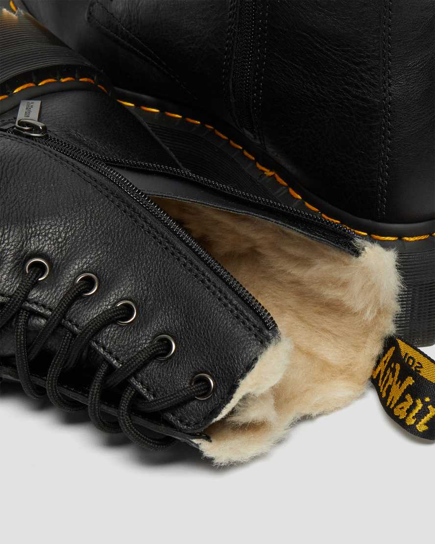 Černé pánské boty na platformě s podšívkou z umělé kožešiny dr. martens jadon