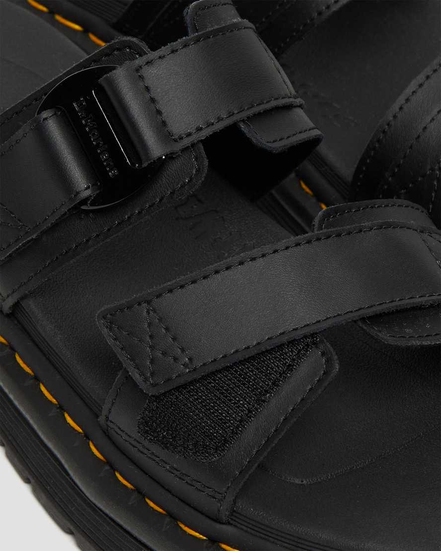 Černé pánské nazouvací sandály dr. martens chilton