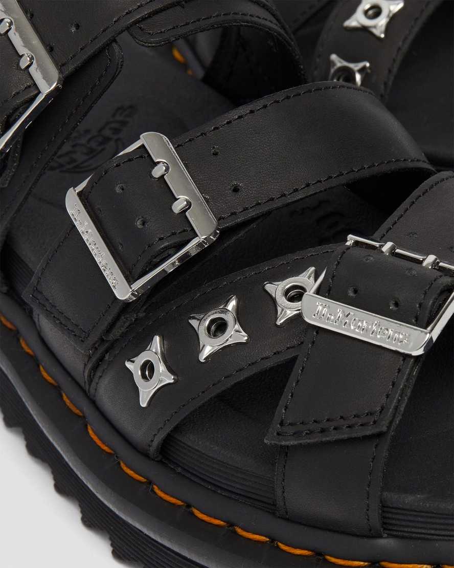 Černé pánské pantofle dr. martens ryker ii s hardwarovým páskem
