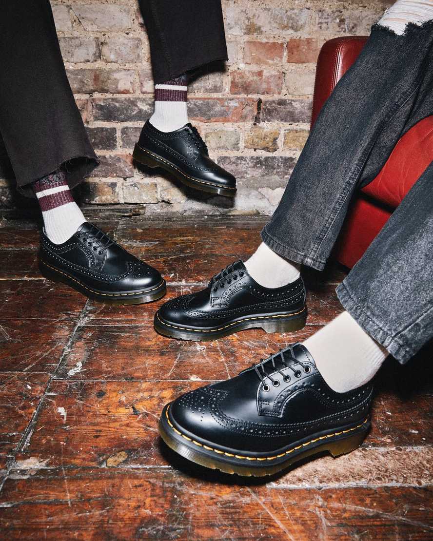 Černé pánské boty dr. martens 3989 yellow stitch smooth brogue