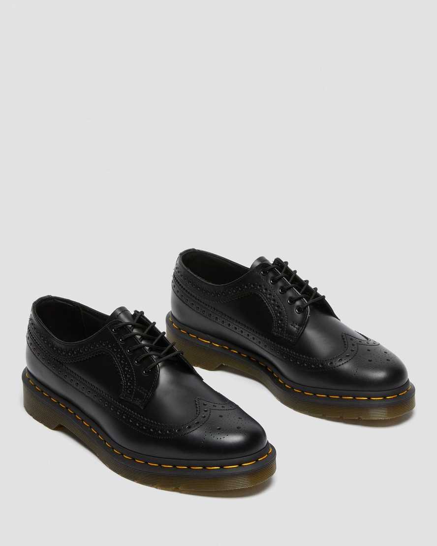 Černé pánské boty dr. martens 3989 yellow stitch smooth brogue