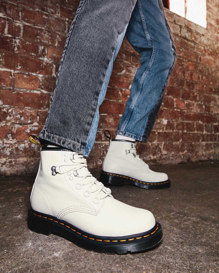 hnědé dámské kotníkové boty dr. martens 101 hardware virginia