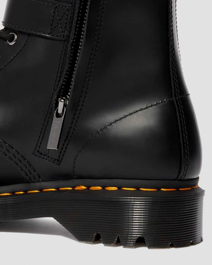 Černé dámské boty dr. martens 1460 smooth s přezkou