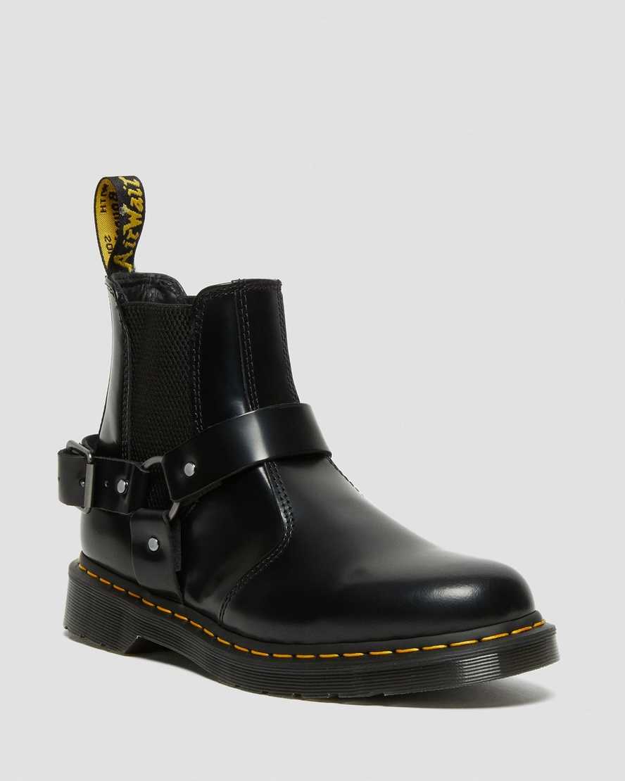 Černé dámské boty dr. martens wincox smooth s přezkou