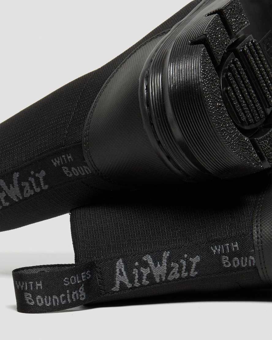 Černé dámské ležérní boty dr. martens combs ii poly