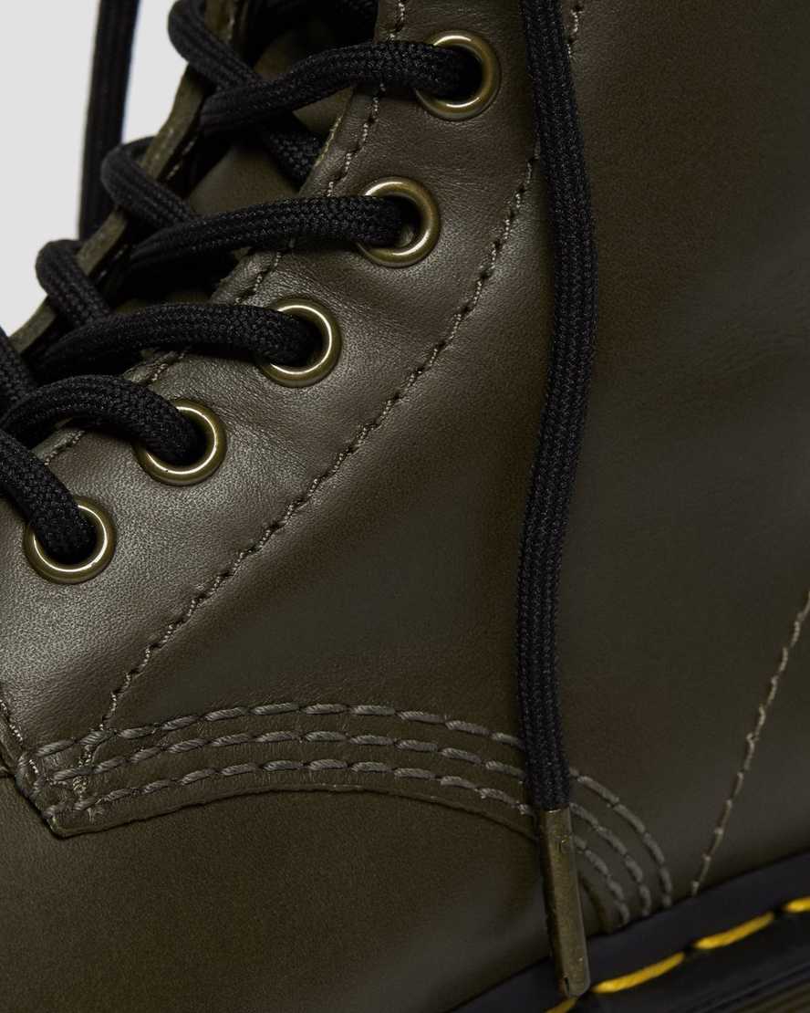 dámské volnočasové boty dr. martens 1460 pascal wanama v olivové barvě