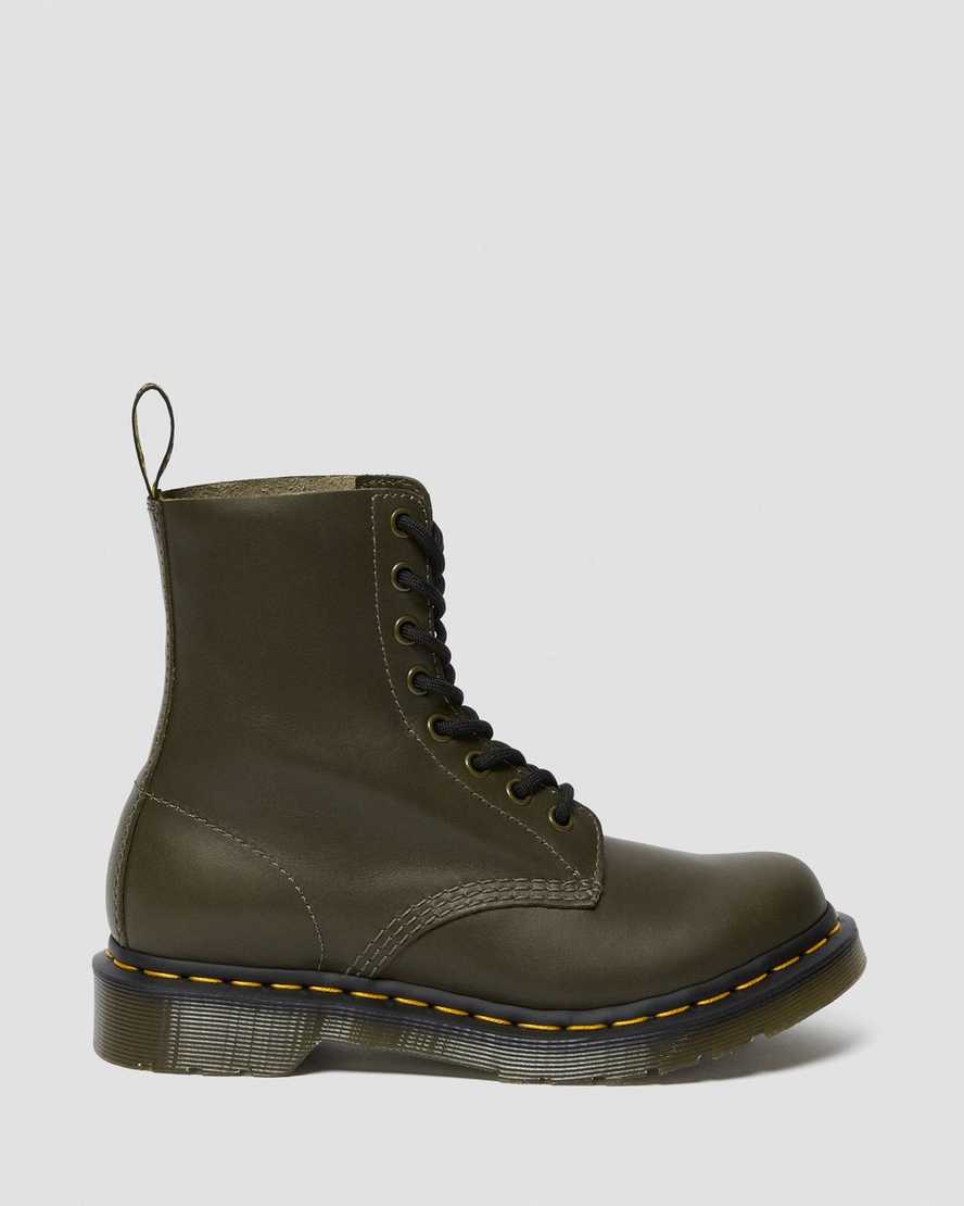 dámské volnočasové boty dr. martens 1460 pascal wanama v olivové barvě