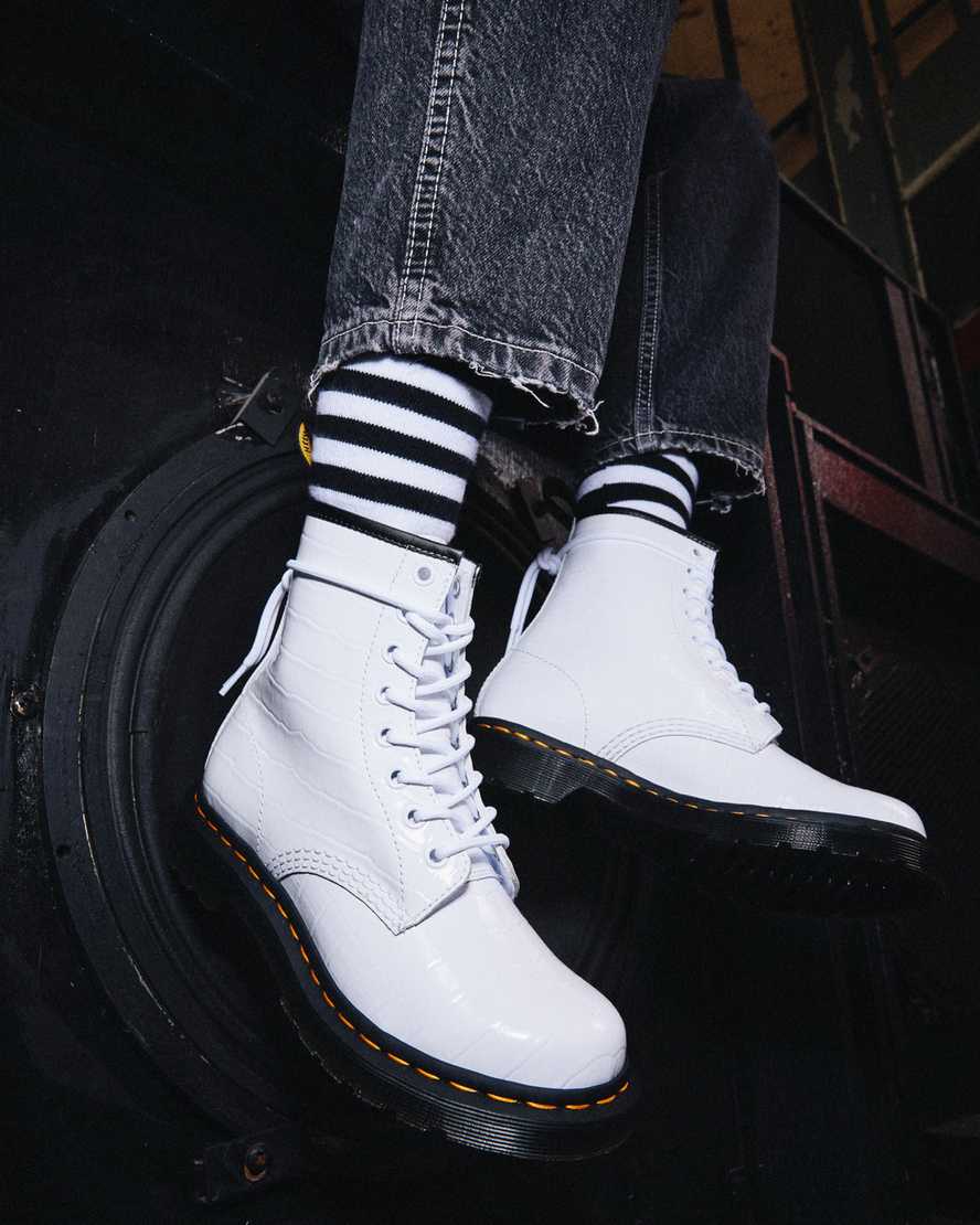 bílé dámské ležérní boty dr. martens 1460 patent croc emboss