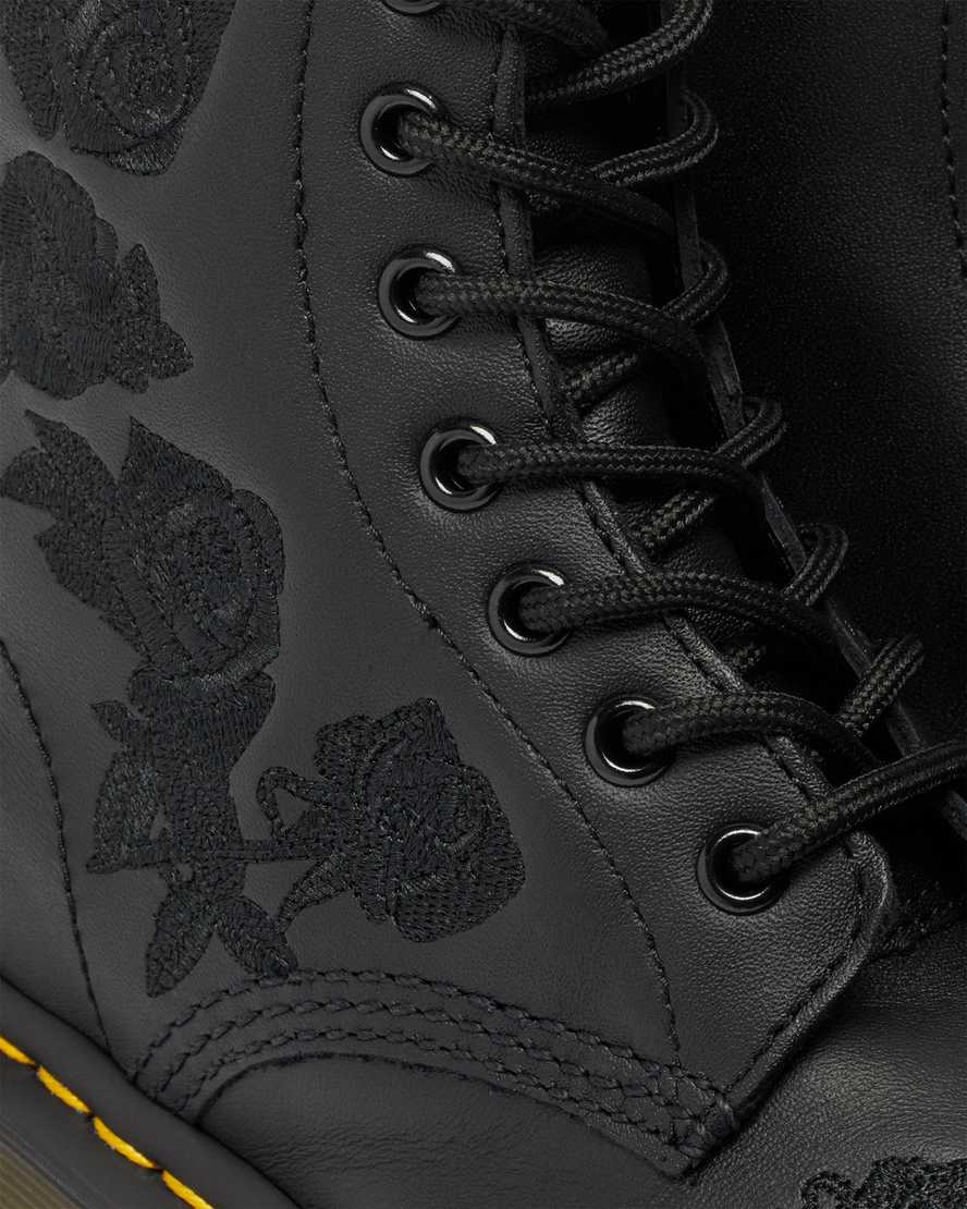Černé dámské ležérní boty dr. martens 1460 vonda mono floral s motivem mono květin