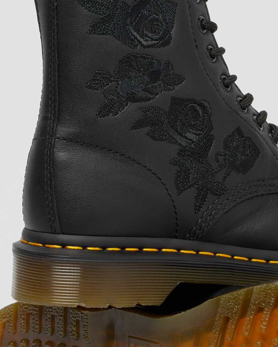 Černé dámské ležérní boty dr. martens 1460 vonda mono floral s motivem mono květin