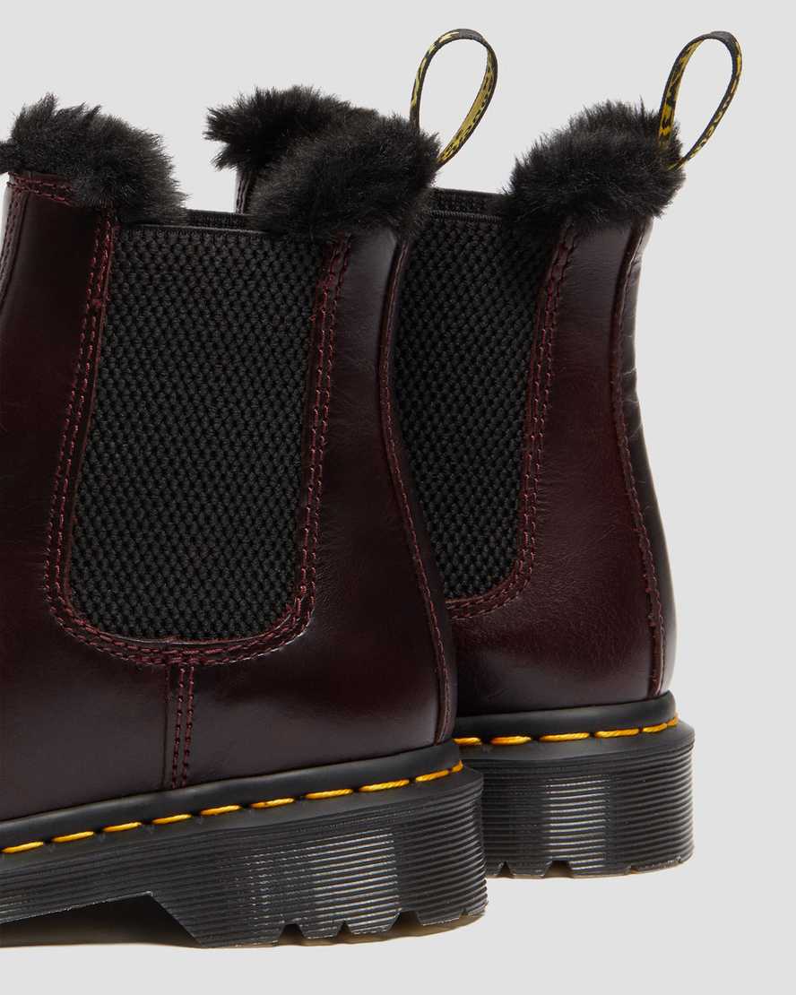 vínové dámské boty dr. martens 2976 leonore s podšívkou z umělé kožešiny chelsea