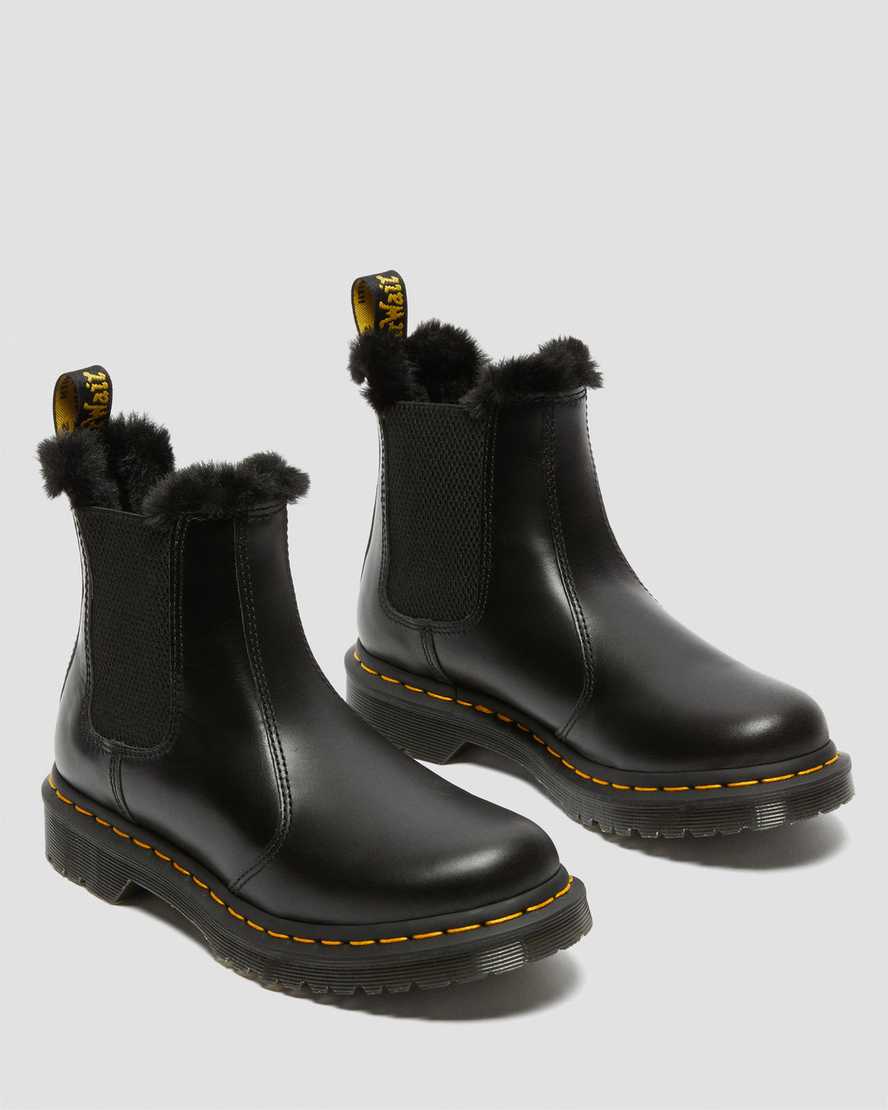 dámské boty dr. martens 2976 leonore s podšívkou z umělé kožešiny v černé barvě