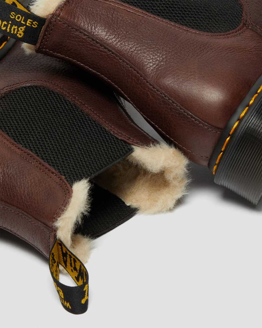 hnědé dámské boty dr. martens 2976 s podšívkou z umělé kožešiny chelsea