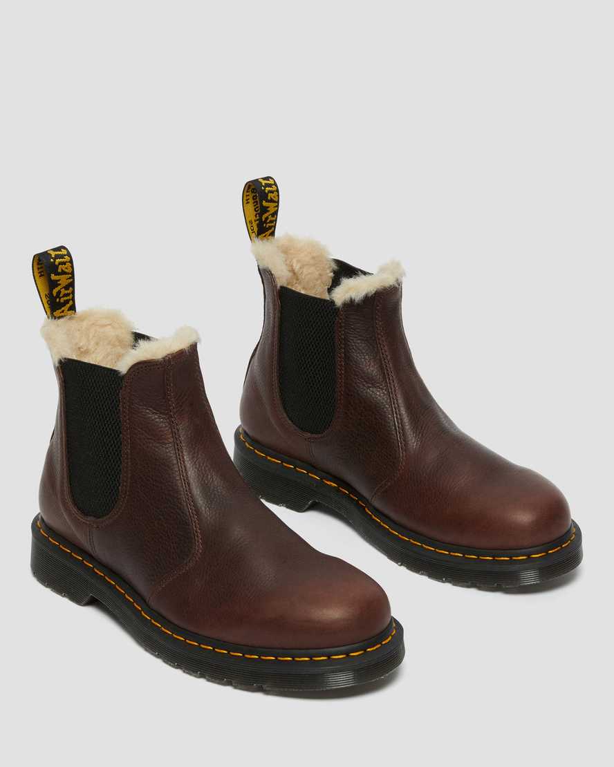 hnědé dámské boty dr. martens 2976 s podšívkou z umělé kožešiny chelsea