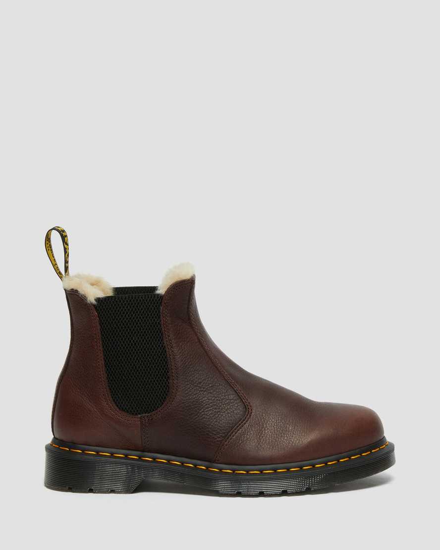 hnědé dámské boty dr. martens 2976 s podšívkou z umělé kožešiny chelsea