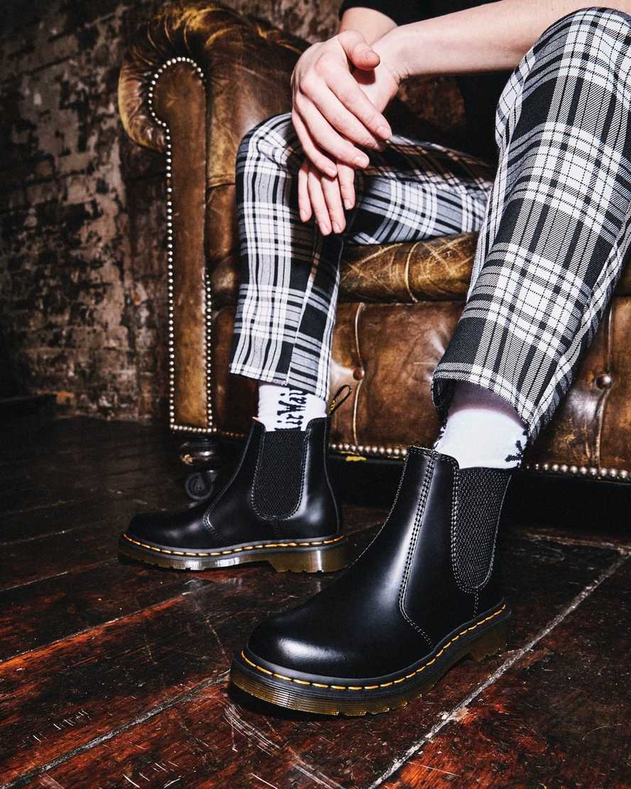Černé dámské chelsea boty dr. martens 2976 smooth