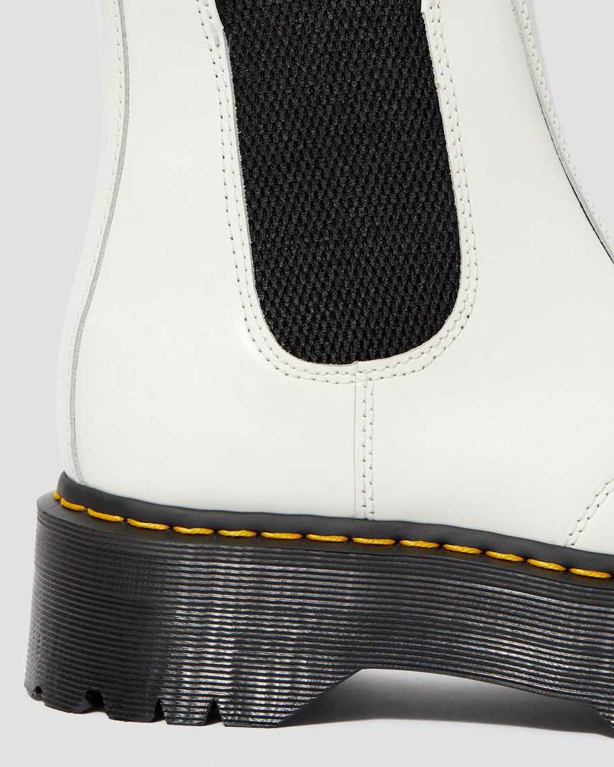 bílé dámské boty dr. martens 2976 smooth na platformě chelsea