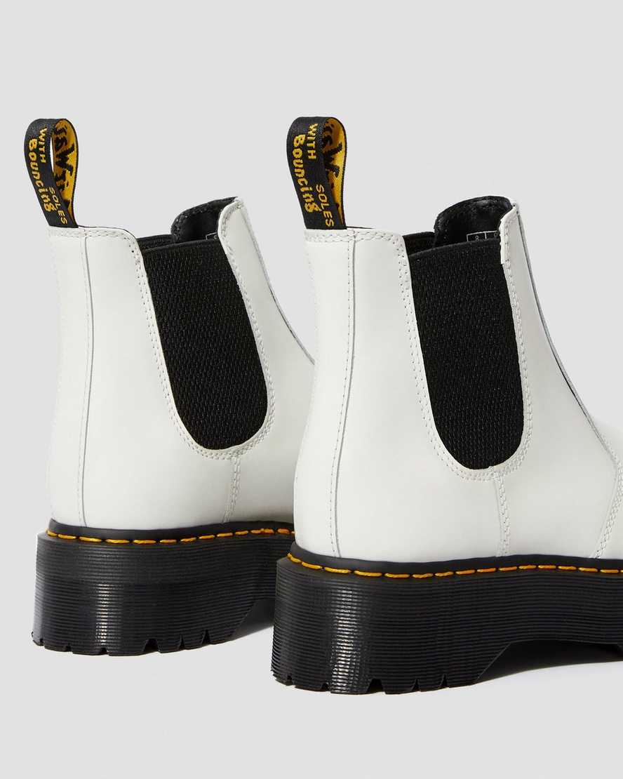bílé dámské boty dr. martens 2976 smooth na platformě chelsea