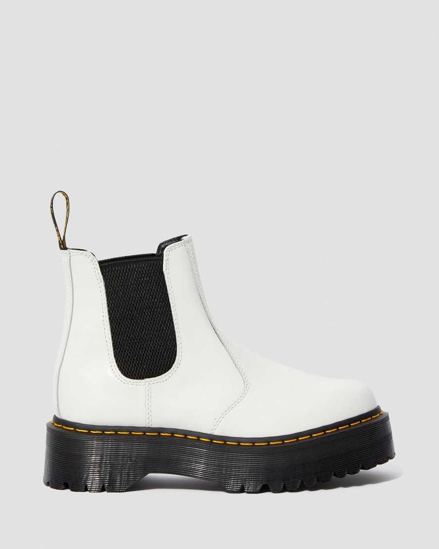 bílé dámské boty dr. martens 2976 smooth na platformě chelsea