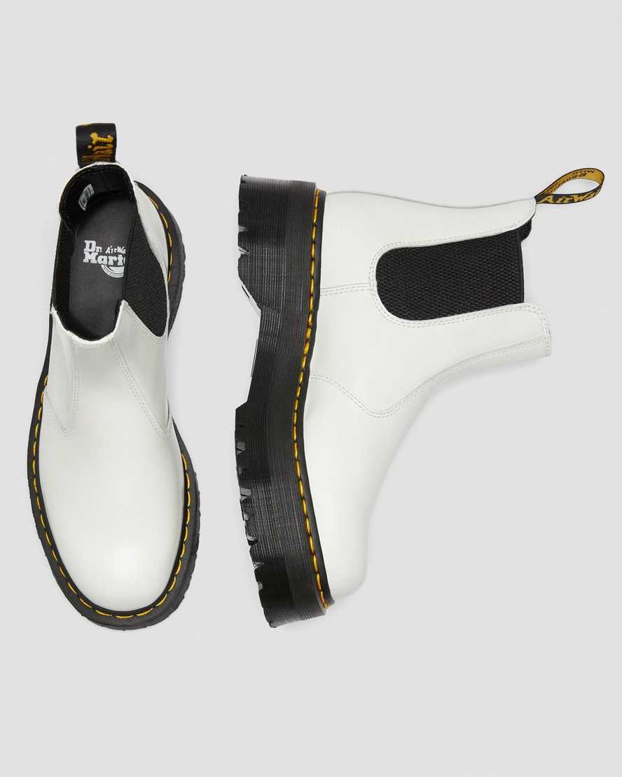 bílé dámské boty dr. martens 2976 smooth na platformě chelsea