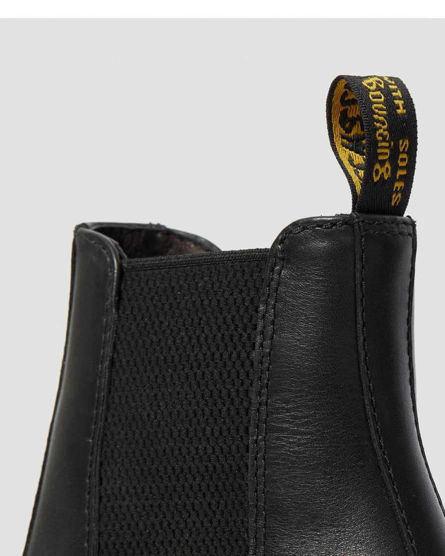 Černé dámské boty na podpatku dr. martens cadence chelsea