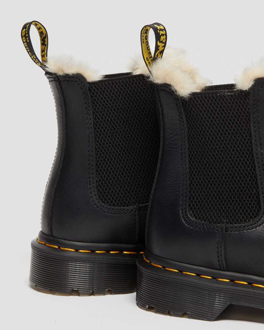 Černé dámské boty dr. martens 2976 s podšívkou z umělé kožešiny chelsea