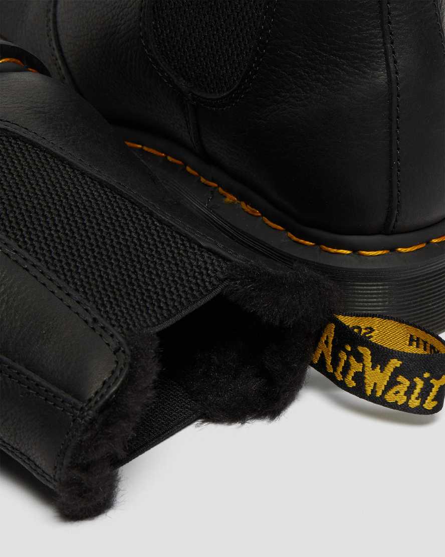 Černé dámské boty dr. martens 2976 s podšívkou z umělé kožešiny chelsea