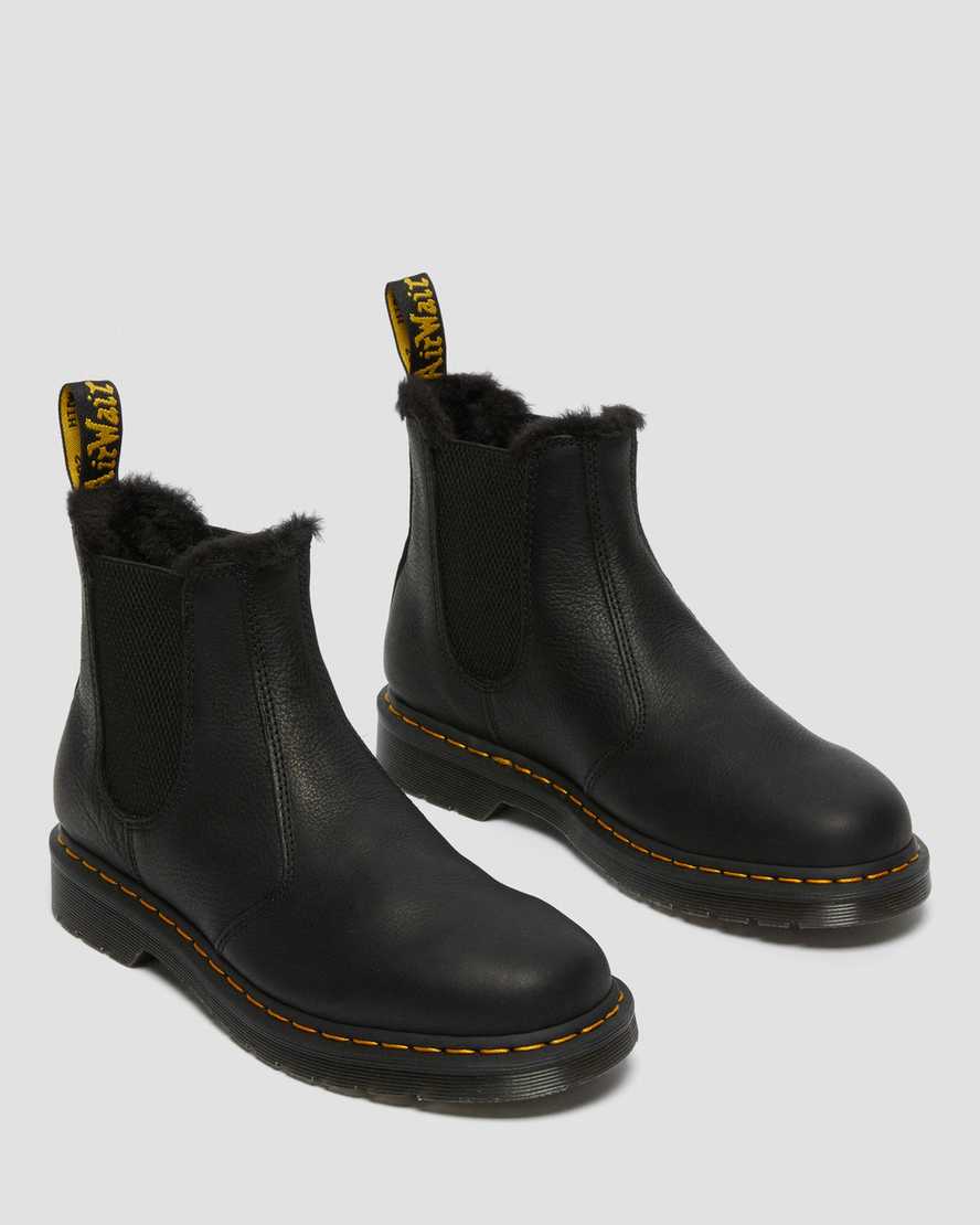 Černé dámské boty dr. martens 2976 s podšívkou z umělé kožešiny chelsea