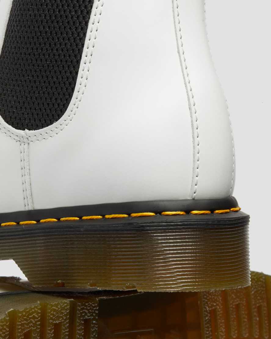 dámské boty dr. martens 2976 yellow stitch smooth chelsea v bílém provedení