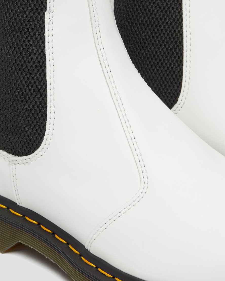 dámské boty dr. martens 2976 yellow stitch smooth chelsea v bílém provedení