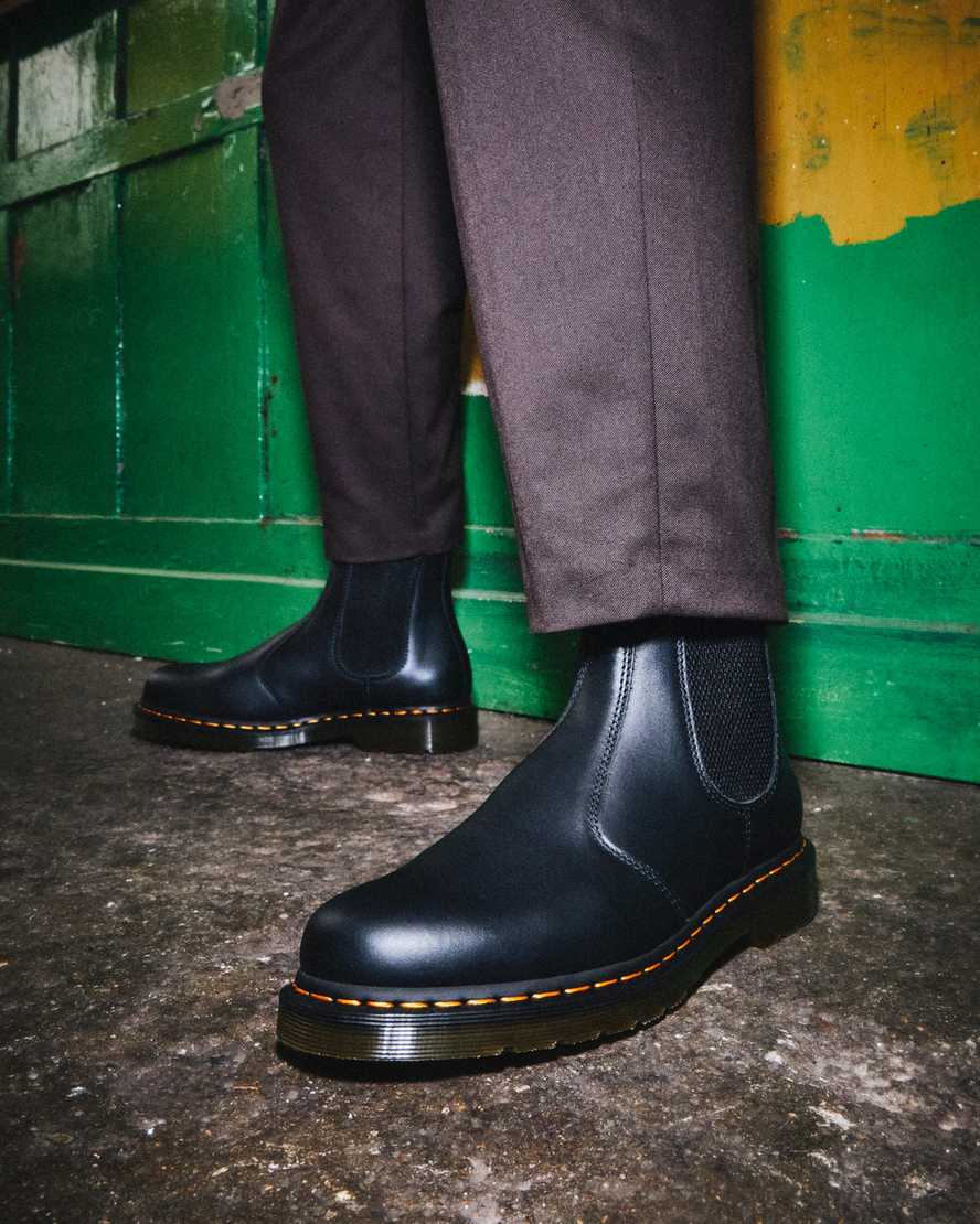 Černé dámské boty dr. martens 2976 nappa chelsea