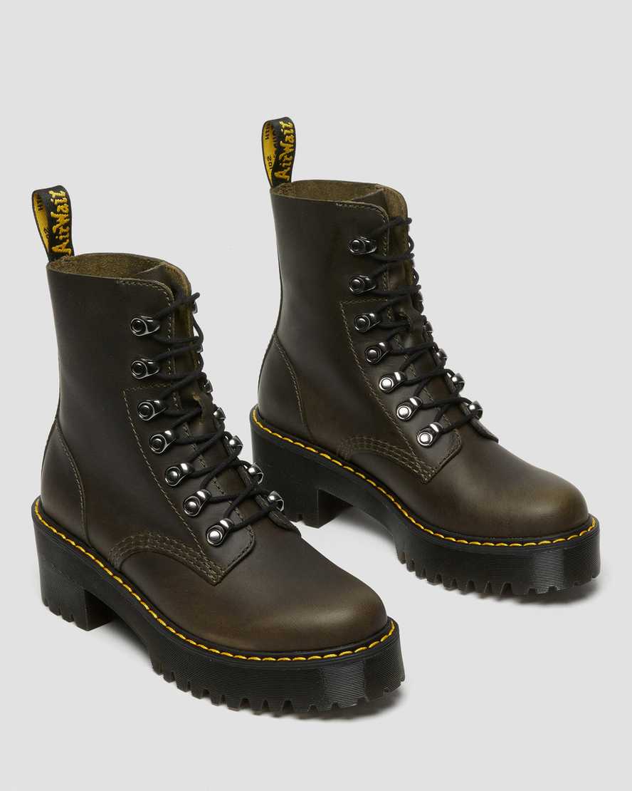 hnědé dámské boty na podpatku dr. martens leona
