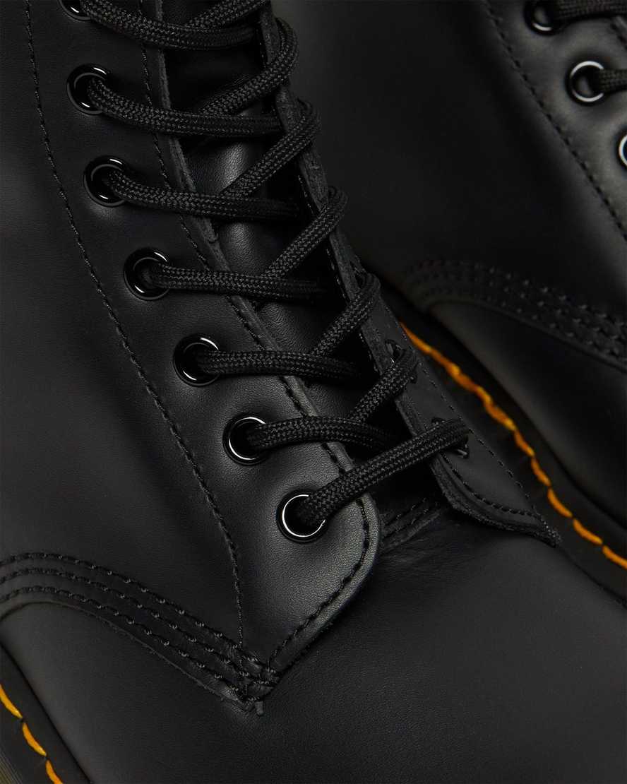 Černé dámské šněrovací boty dr. martens 1460 nappa